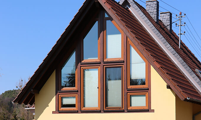 Giebelfenster aus Holz