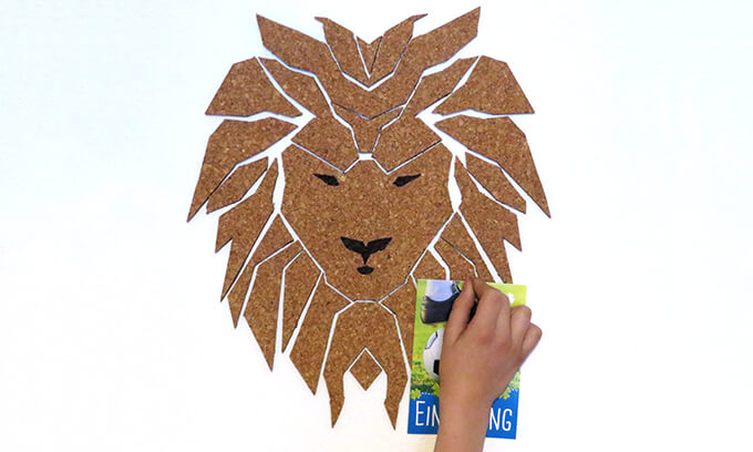 Kork-Pinnwand in Löwenform