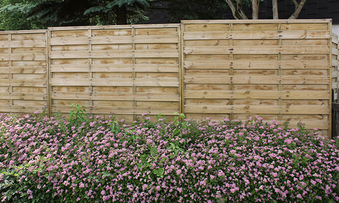 Sichtschutzzaun im Garten